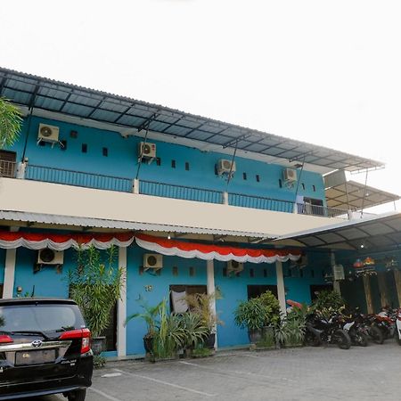 Oyo 1784 Hj. Aniek Residence Madiun Ngoại thất bức ảnh