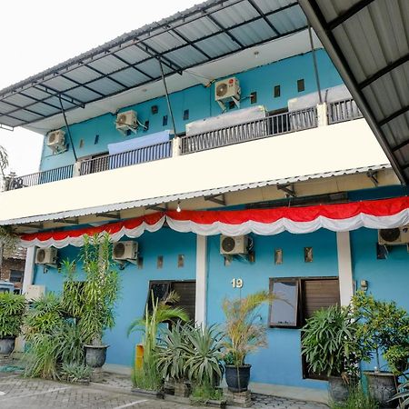 Oyo 1784 Hj. Aniek Residence Madiun Ngoại thất bức ảnh