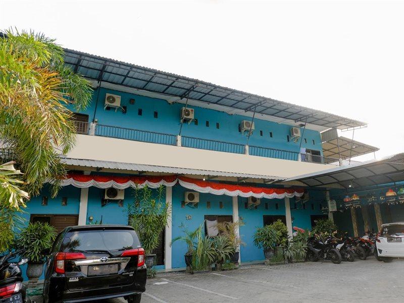 Oyo 1784 Hj. Aniek Residence Madiun Ngoại thất bức ảnh