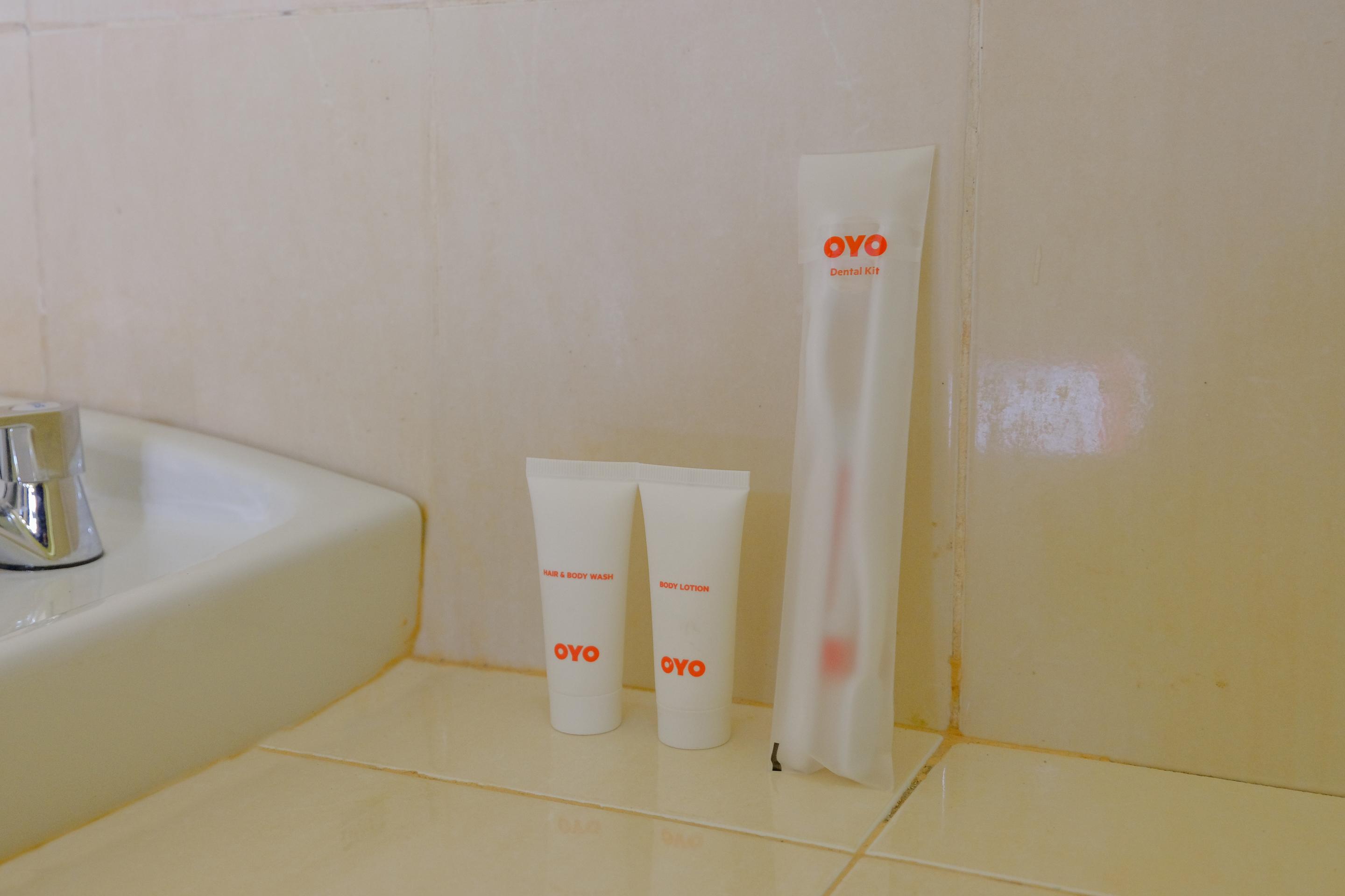 Oyo 1784 Hj. Aniek Residence Madiun Ngoại thất bức ảnh