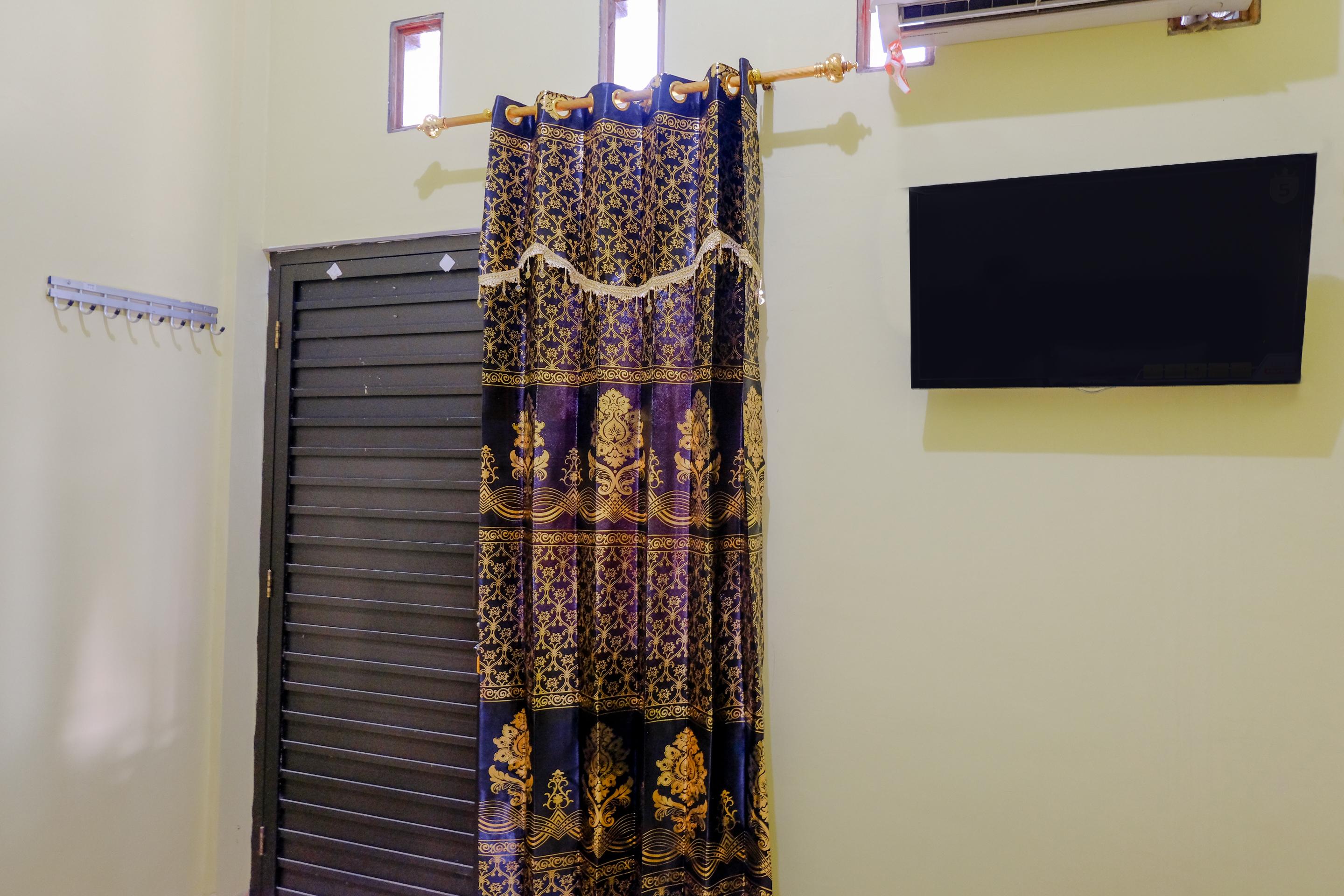 Oyo 1784 Hj. Aniek Residence Madiun Ngoại thất bức ảnh