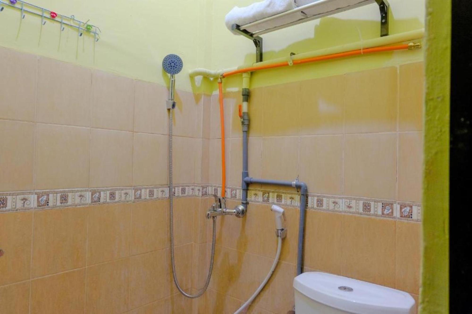 Oyo 1784 Hj. Aniek Residence Madiun Ngoại thất bức ảnh