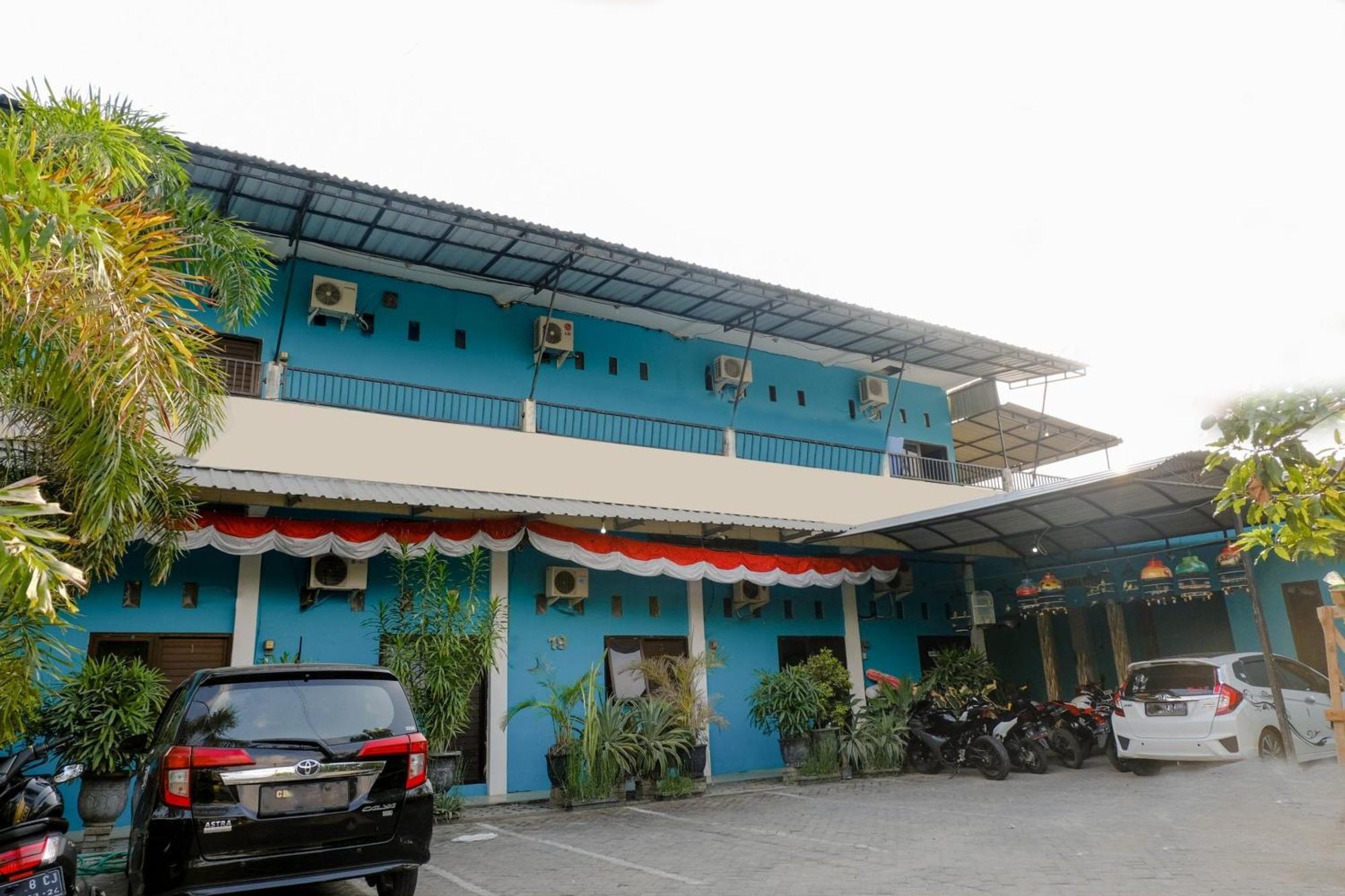 Oyo 1784 Hj. Aniek Residence Madiun Ngoại thất bức ảnh