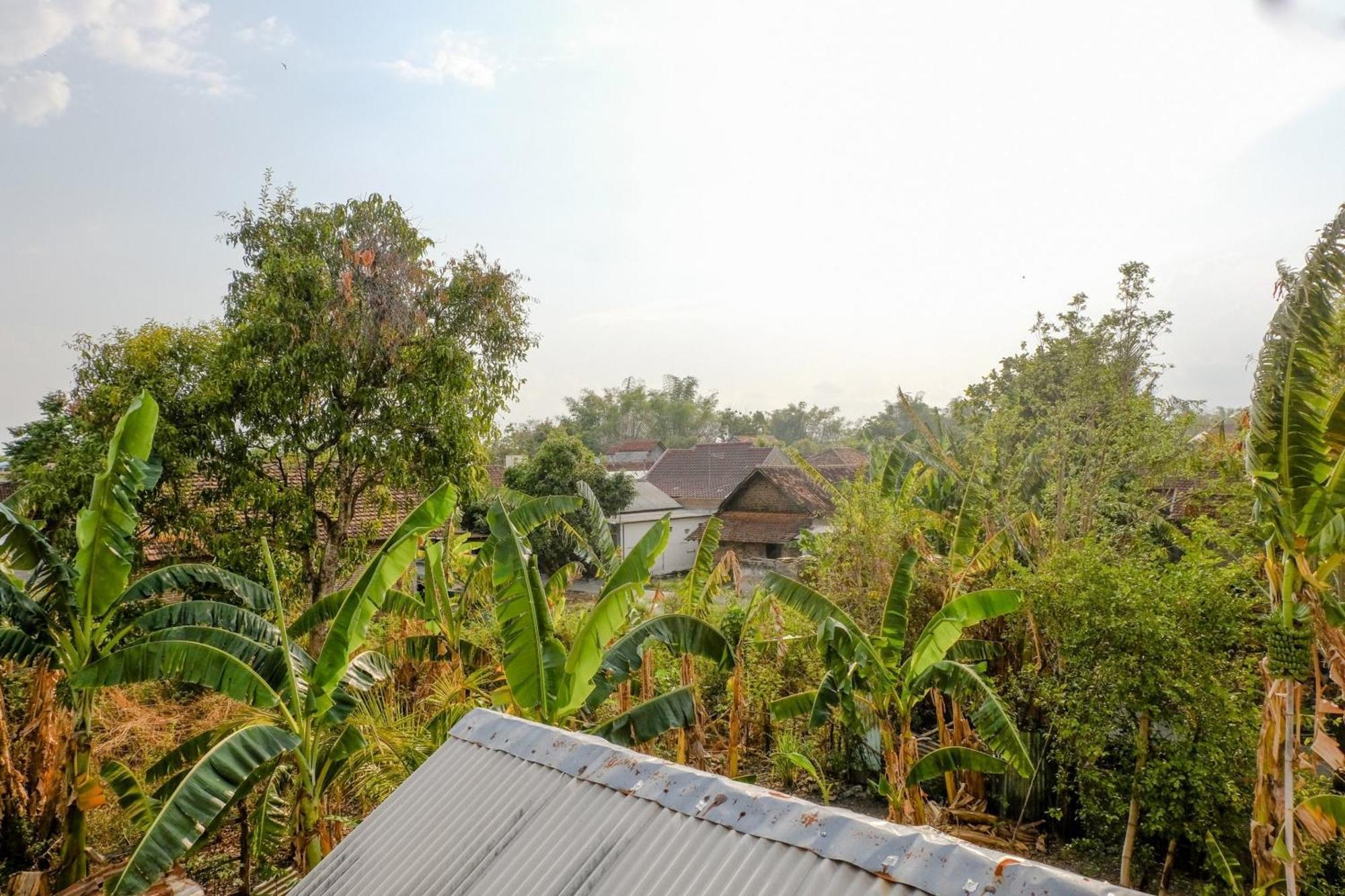 Oyo 1784 Hj. Aniek Residence Madiun Ngoại thất bức ảnh