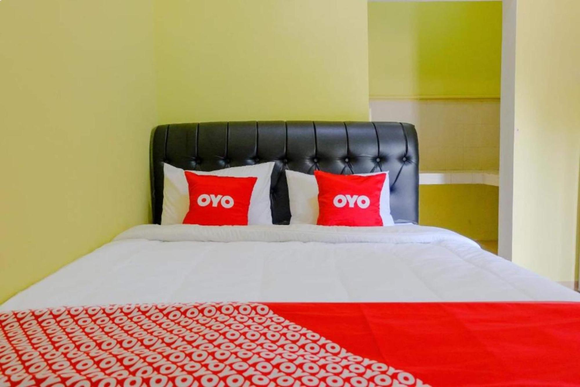 Oyo 1784 Hj. Aniek Residence Madiun Ngoại thất bức ảnh
