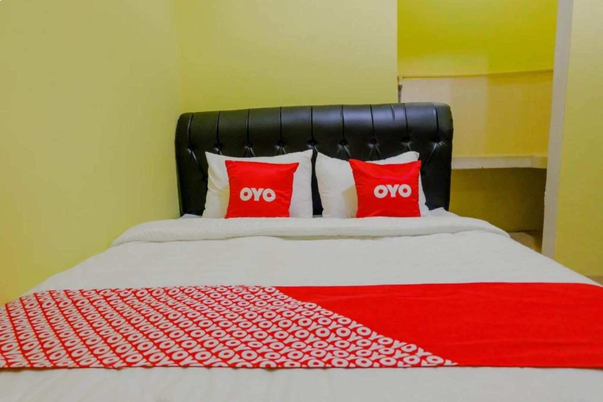 Oyo 1784 Hj. Aniek Residence Madiun Ngoại thất bức ảnh