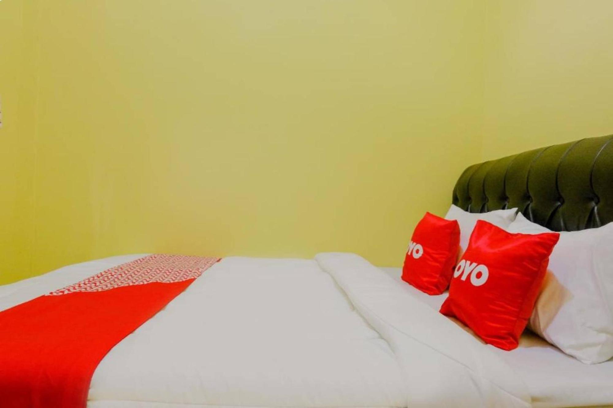 Oyo 1784 Hj. Aniek Residence Madiun Ngoại thất bức ảnh