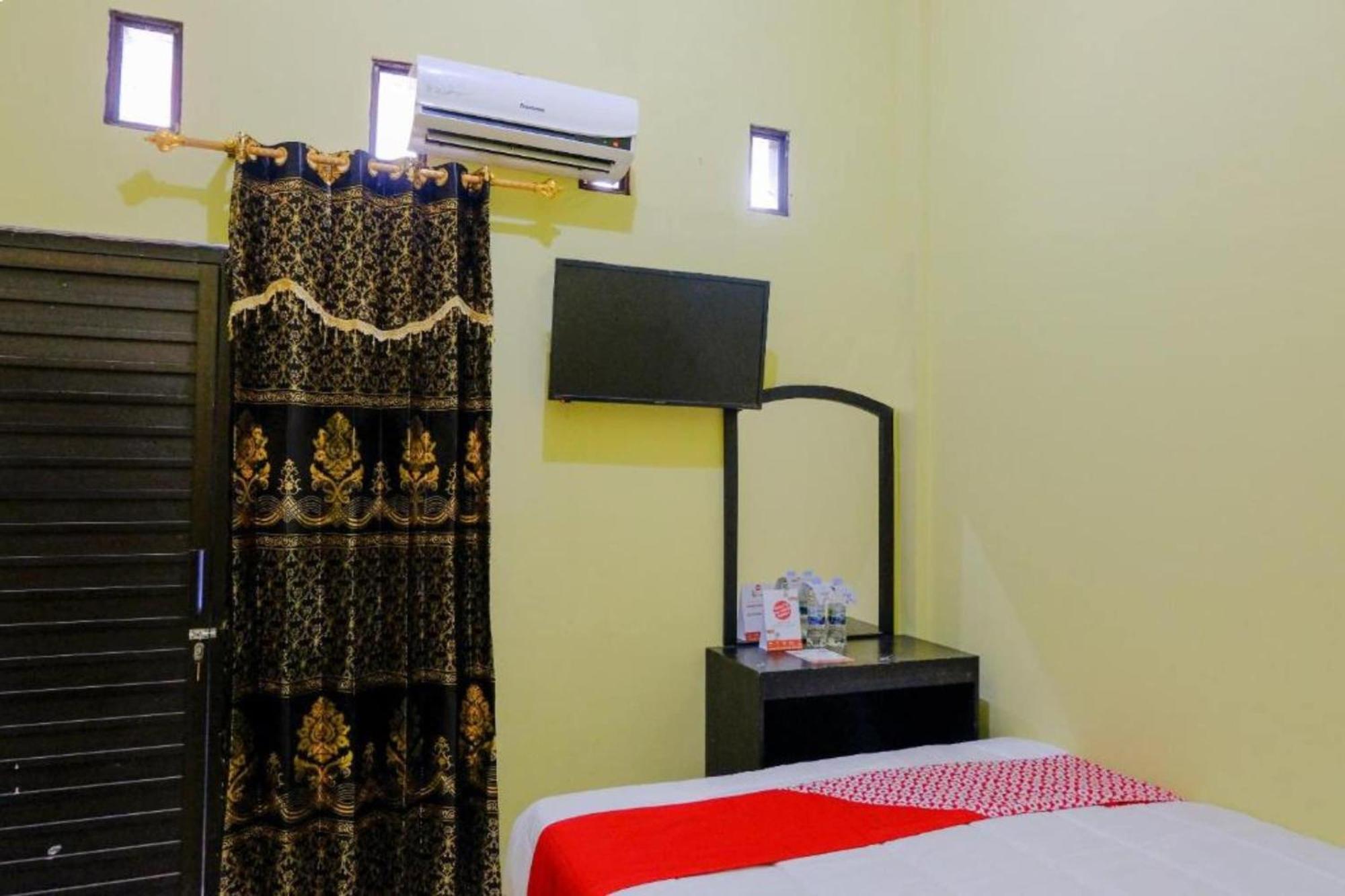 Oyo 1784 Hj. Aniek Residence Madiun Ngoại thất bức ảnh