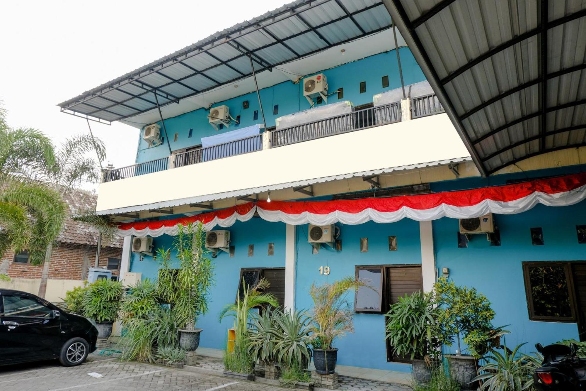 Oyo 1784 Hj. Aniek Residence Madiun Ngoại thất bức ảnh